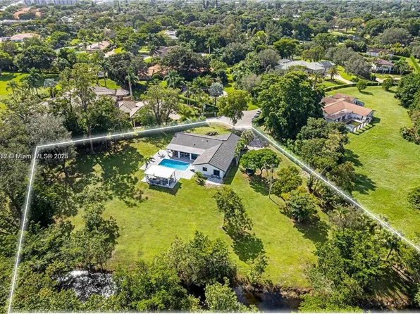 9550 NW 42nd Ct, Pompano Beach, FL 33065