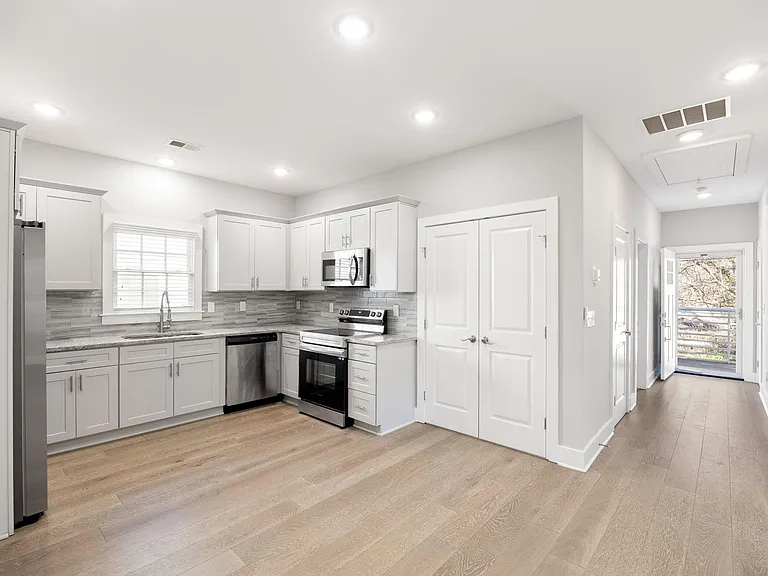 1097 Sims St SW — Photo 12