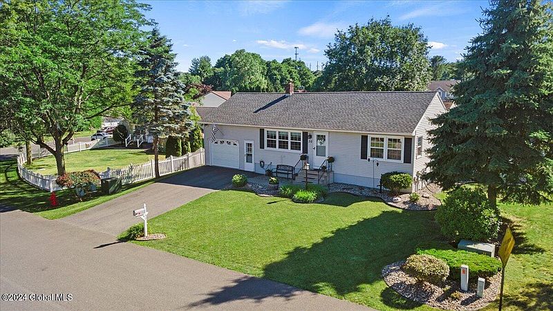 3rd image of 30 Celeste Drive