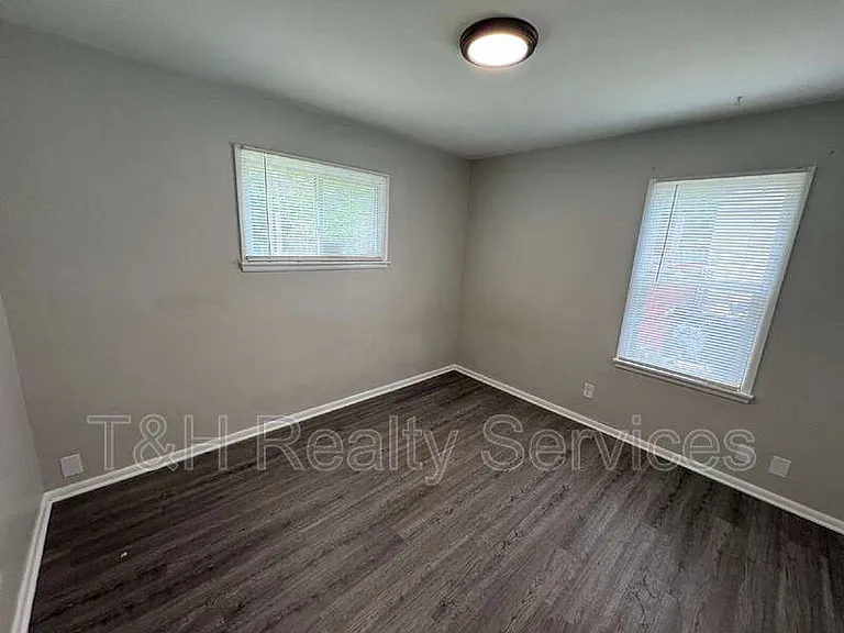 5242 E 20th Pl — Photo 10