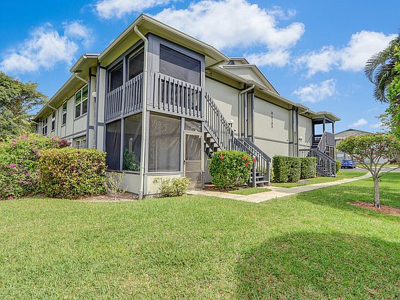 2nd image of 8195 SE Se Croft Circle Circle #H-7