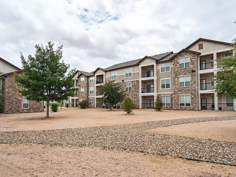 Tradewinds Apartments — Photo 17