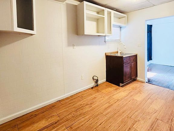 4th image of 322 Pennsylvania St #2