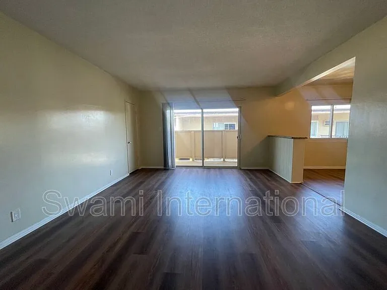 633 S Walnut St #7 — Photo 4