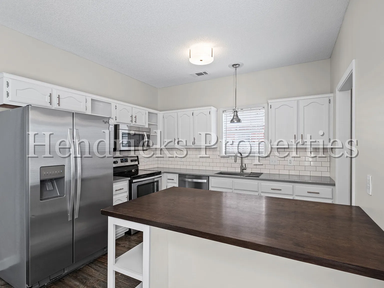 3 bed, 2.5 bath, 1708 sqft, $2,200 — Photo 3