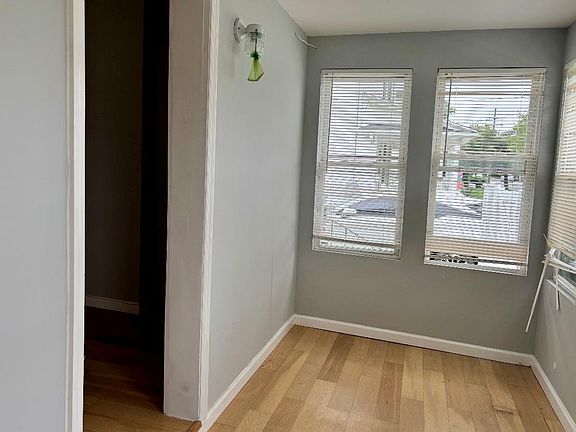 5th image of 980 Thomas Ave #1