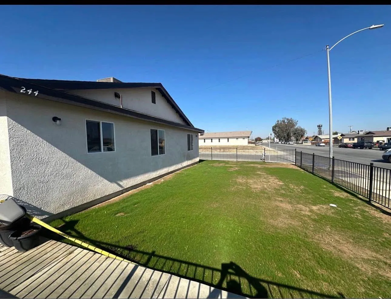 3 bed, 1000 sqft, $1,700 — Photo 1