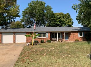 1135 E Cantebury Ln, Springfield, MO 65810