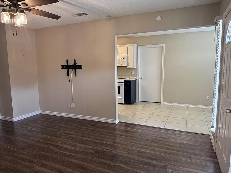 2029 Laney Dr — Photo 5