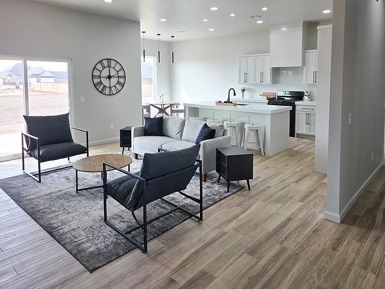 25198 Scarlett St — Photo 4
