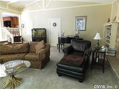 3rd image of 407 Ferndale Ln
