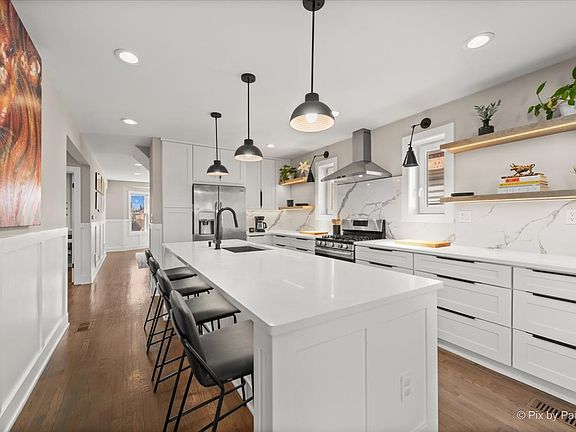 5th image of 3863 N Oriole Ave