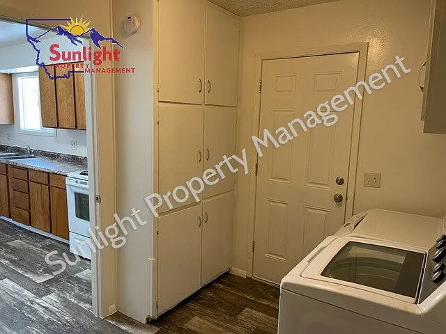 406 S 1st Ave — Photo 13