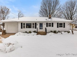 3959 Suburban Shores Dr NE, Grand Rapids, MI 49525