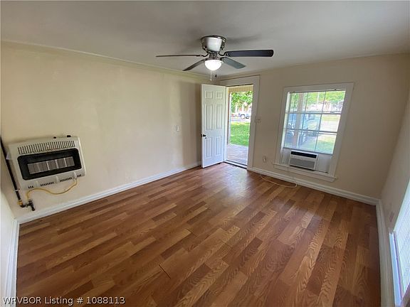 5th image of 110 Broadway Ave