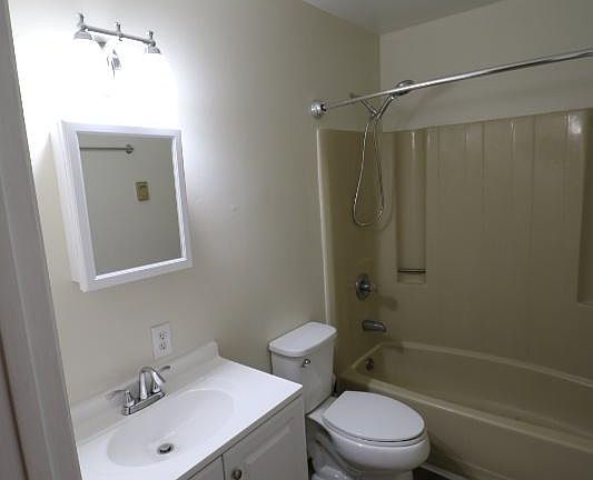 5th image of 4 Waldron Ln APT 3