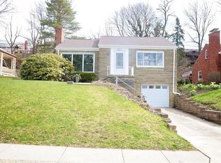 821 Macarthur Dr, Pittsburgh, PA 15228