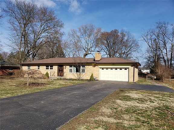 3rd image of 5567 Woodside Dr