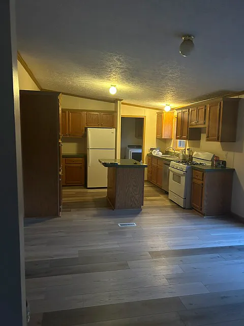4 bed, 1800 sqft, $1,850 — Photo 2