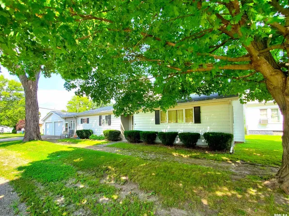 330 3rd St, Lincoln, IL 62656