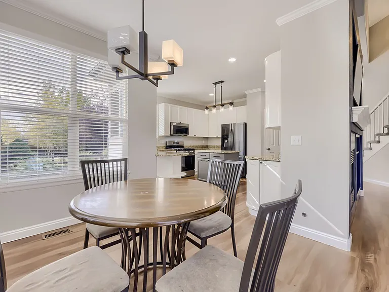 1582 Hays Ct — Photo 9