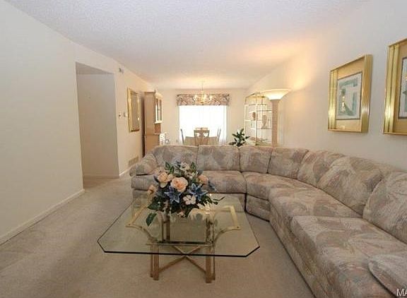 5th image of 942 Guelbreth Ln APT 305