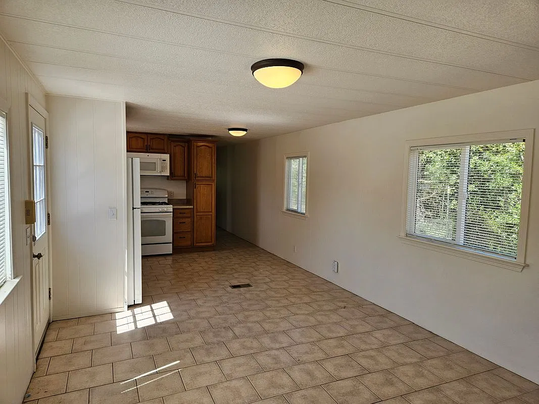 2 bed, 1.0 bath, 800 sqft, $3,850 — Photo 3