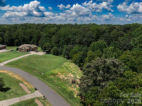 3rd image of 134 Savannah Crossing Dr