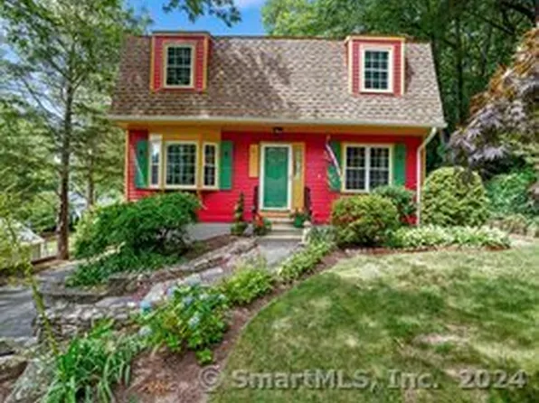 33 Beverly Road, Trumbull, CT 06611