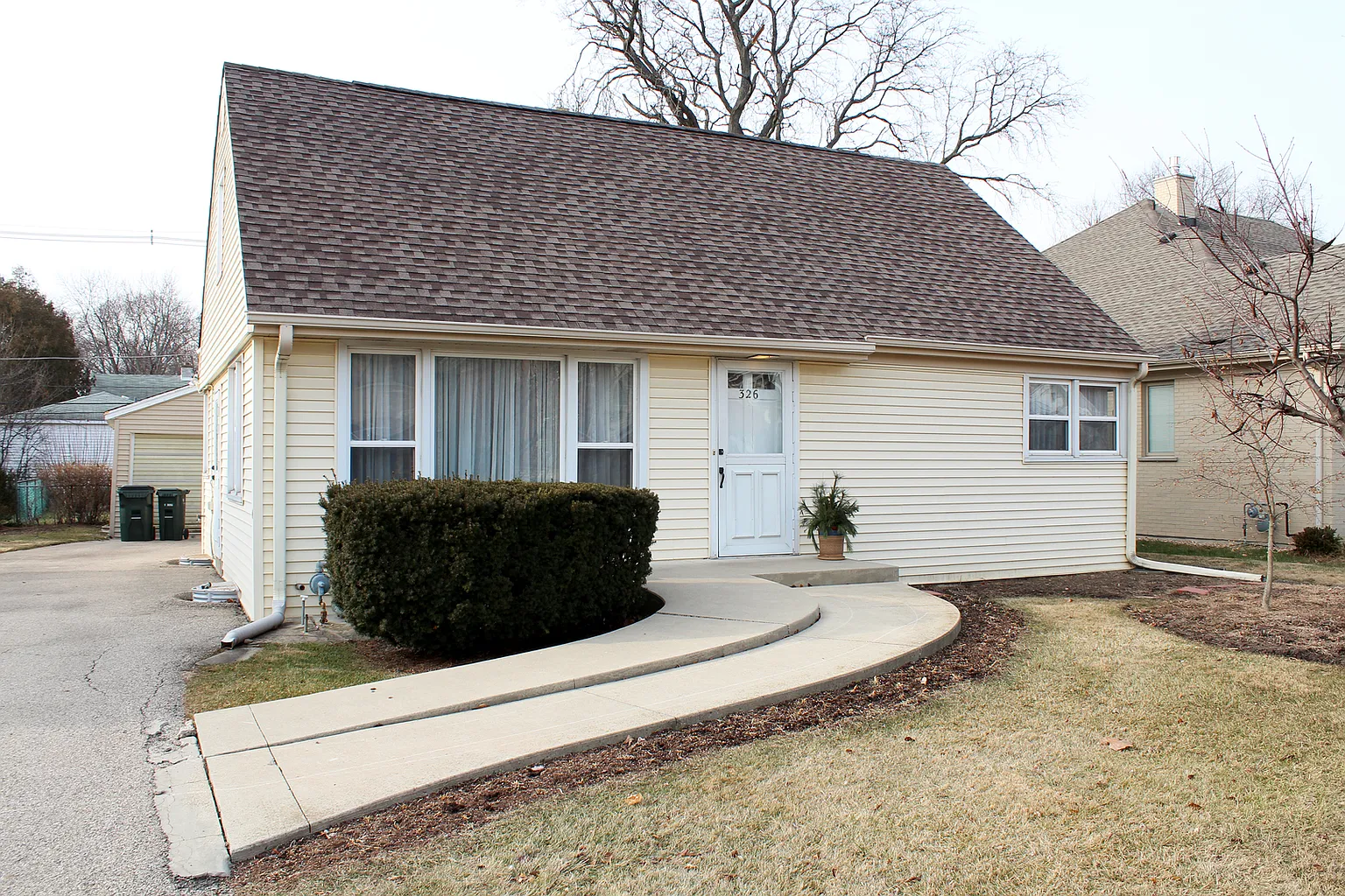 326 Elm St photo 1