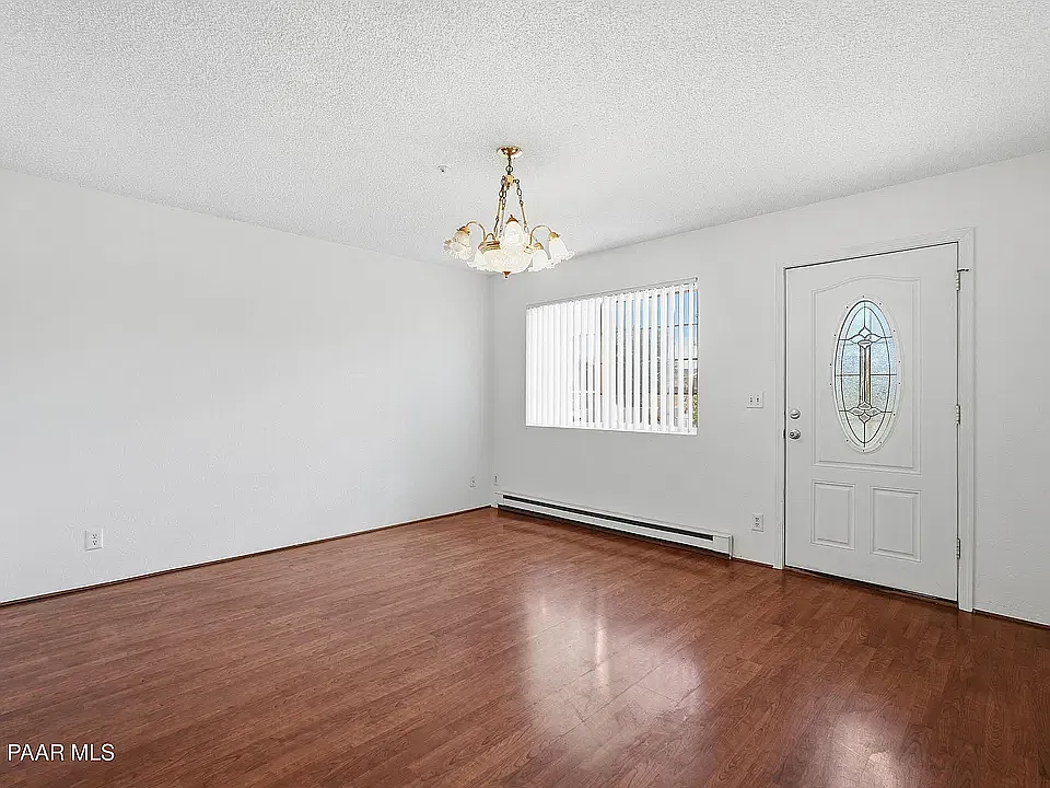 2 bed, 1100 sqft, $1,500 — Photo 2