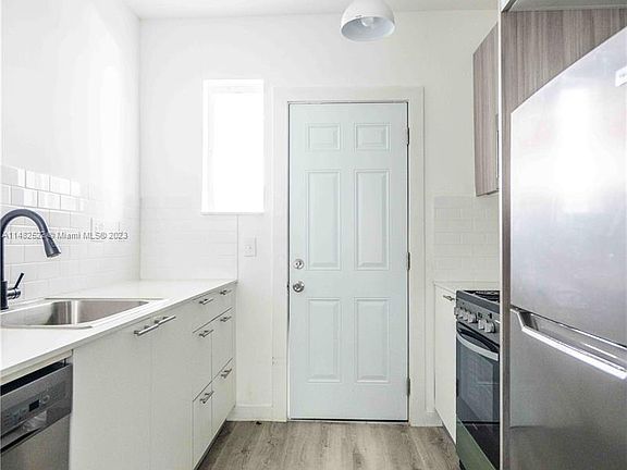 3rd image of 1561 Jefferson Ave APT 3