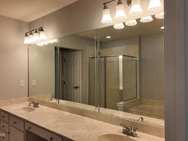 11015 Castlemain Cir E — Photo 20