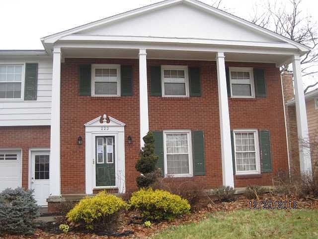 1st image of 223 Pinewood Dr
