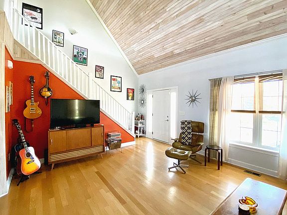 3rd image of 229 Gibbs Ct