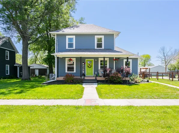 240 E 1st St, Earlham, IA 50072