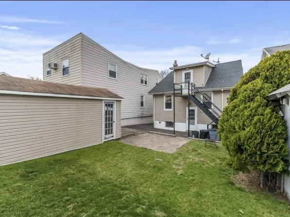 838 Roosevelt Avenue image 3 of 15