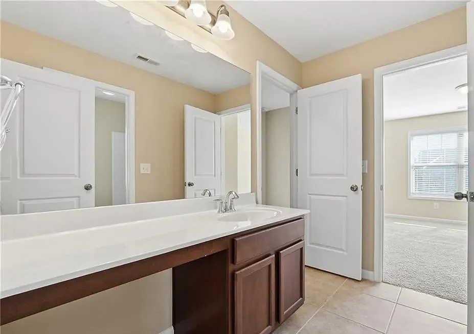 5 bed, 2995 sqft, $2,800 — Photo 4