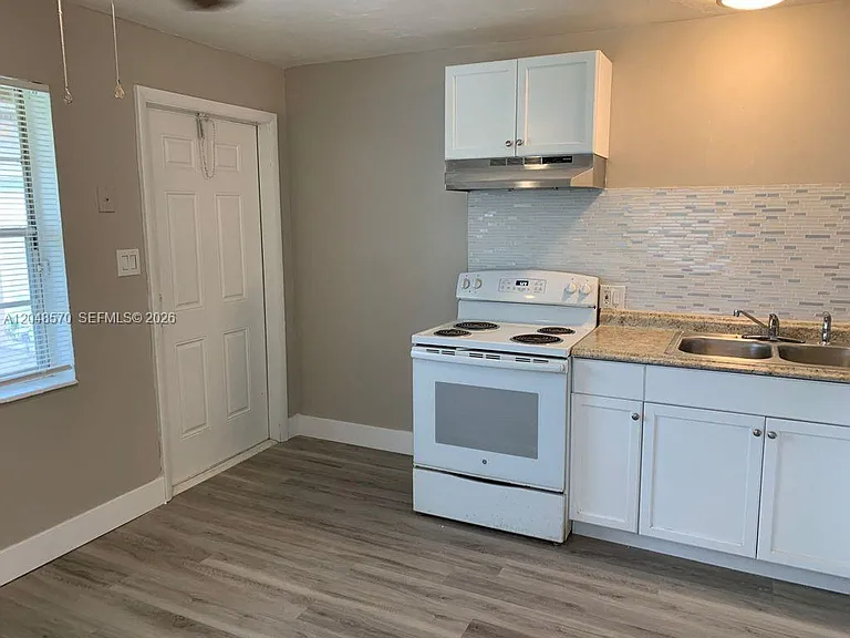 6317 SW 18th St #1 — Photo 8