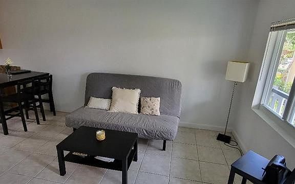 4th image of 2643 NE 8th Ave APT 11