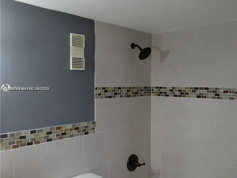 2741 Taft St #206 — Photo 13