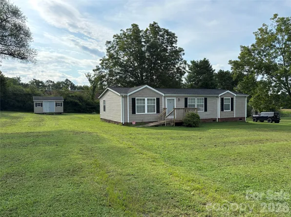 93 Ervin Ln, Hiddenite, NC 28636