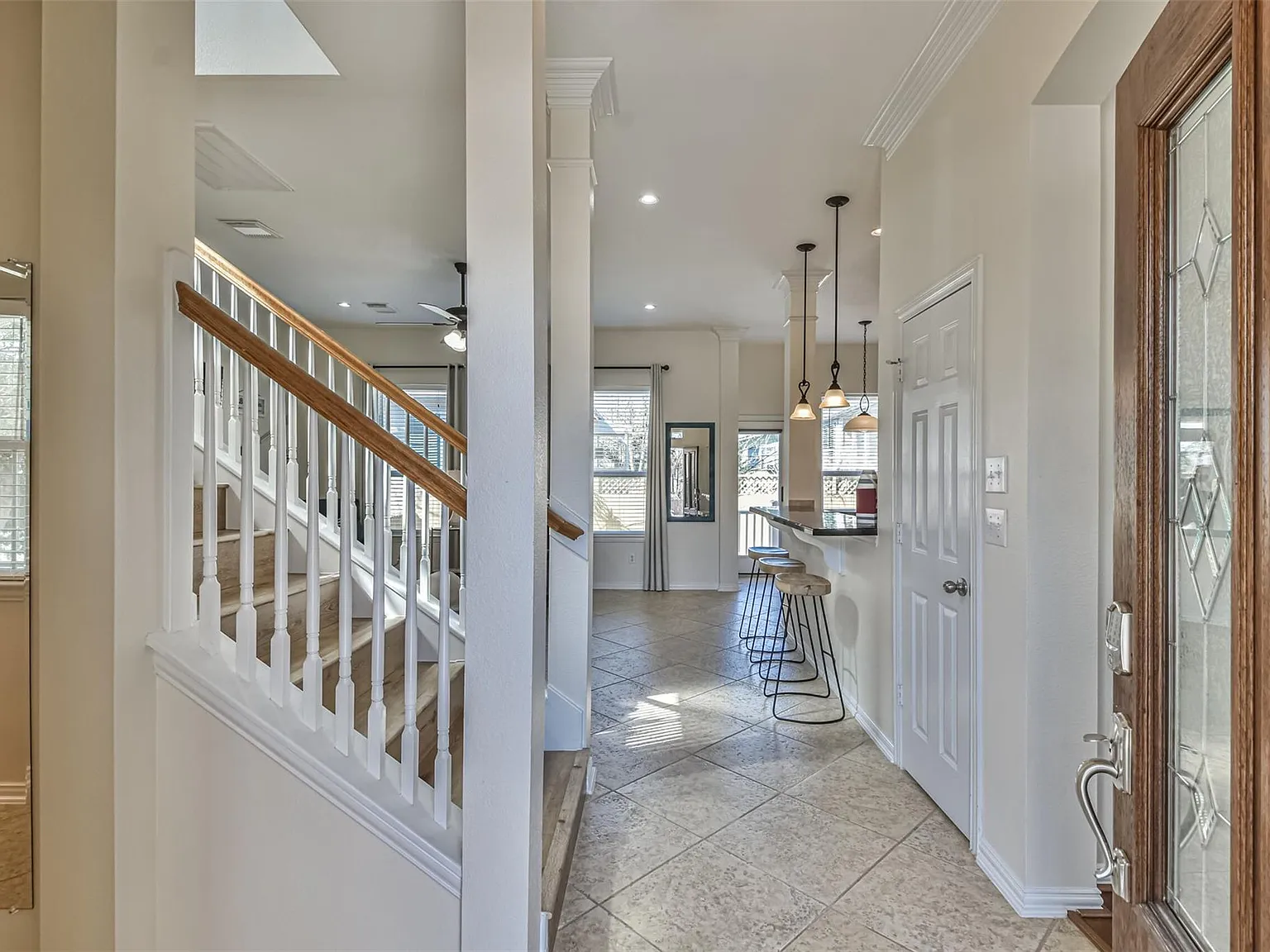 3 bed, 2.5 bath, 1635 sqft, $3,680 — Photo 3