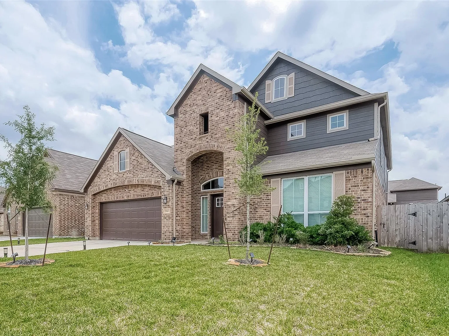 5 bed, 3.5 bath, 3937 sqft, $3,500 — Photo 2