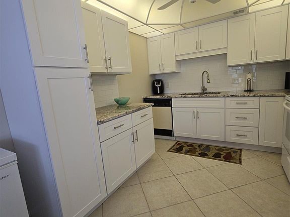 2nd image of 2030 Oakridge D #2030