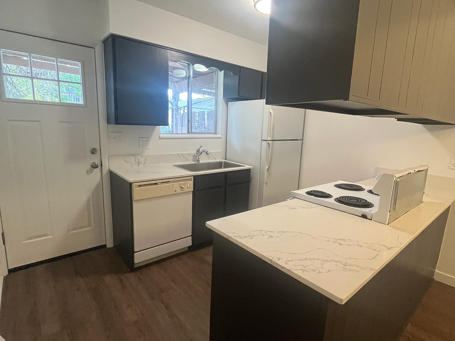 2 bed, 1007 sqft, $1,950 — Photo 4