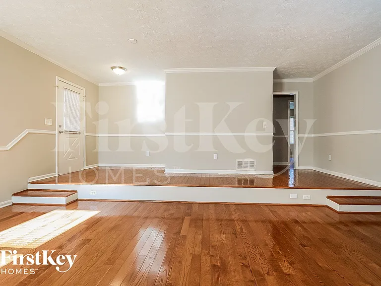 600 Inglenook Dr — Photo 3