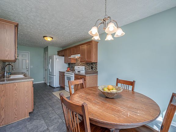5th image of 137 Auburn Ct