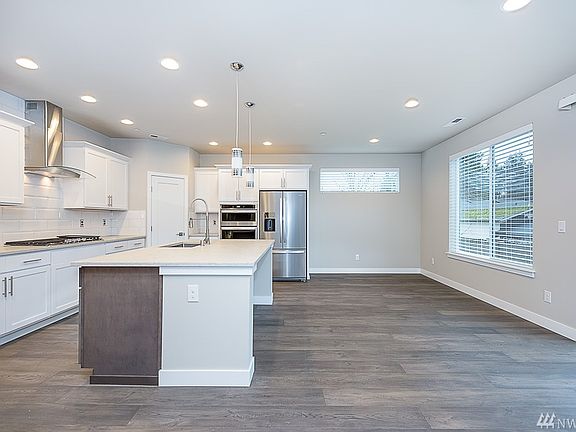 Photos are of another home in same community and are meant for representation purposes. Options and interior finishes will vary.