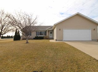 101 Bear Creek Ct, Palo, IA 52324